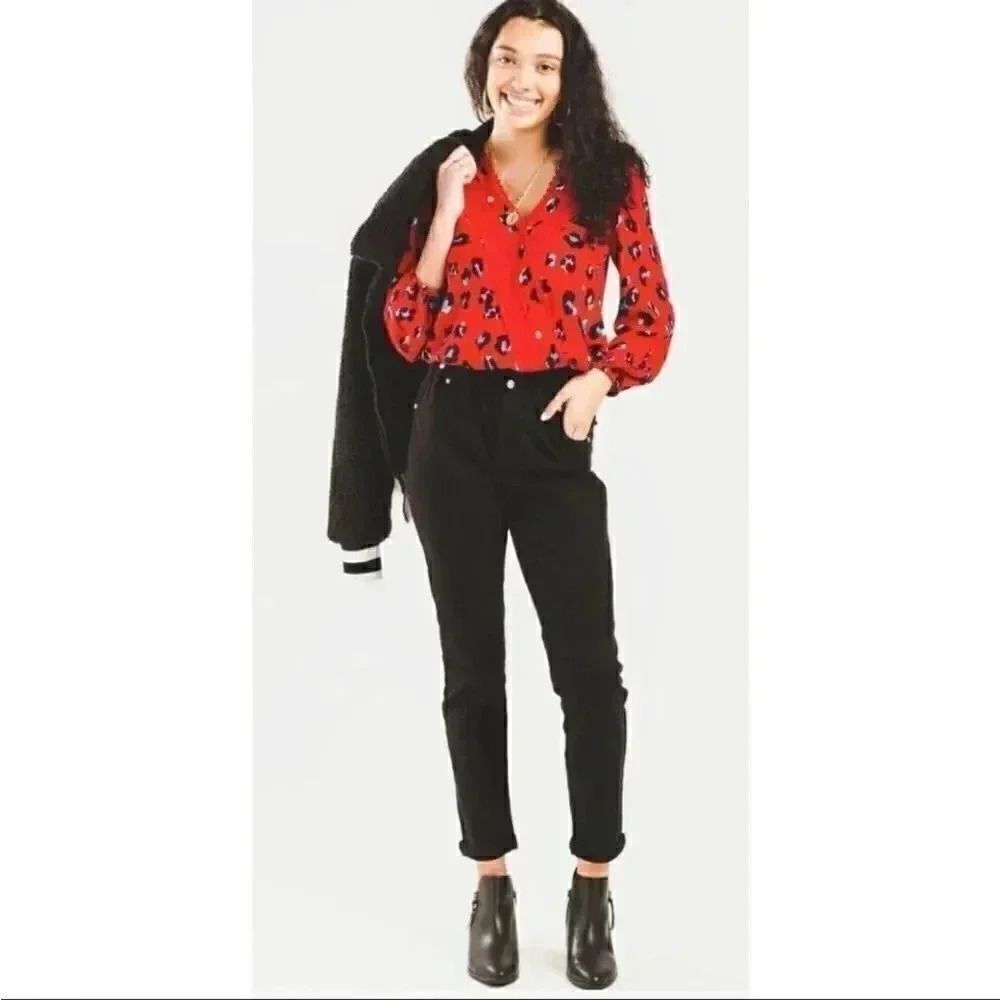 FRANCESCA’S  LACE TRIM  LEOPARD FAUX WRAP TOP SZ L